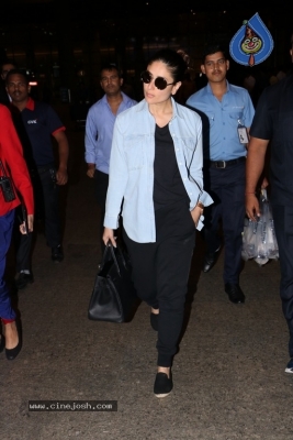 Bollywood Actresses Spotted at Airport - 30 of 42