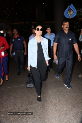 Bollywood Actresses Spotted at Airport - 31 of 42