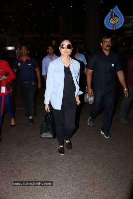 Bollywood Actresses Spotted at Airport - 40 of 42
