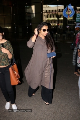Bollywood Actresses Spotted at Airport - 2 of 38
