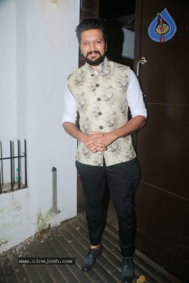Bollywood Celebrities at Diwali Celebrations Photos - 33 of 76