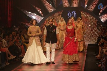 Bollywood Celebrities at IIJW 2015 Fashion Show 1 - 44 of 81