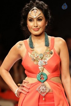 Bollywood Celebrities at IIJW 2015 Show - 54 of 90