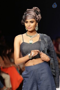 Bollywood Celebrities at IIJW 2015 Show - 55 of 90