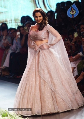 Bollywood Celebrities At Lakme Fashion Week - 11 of 14