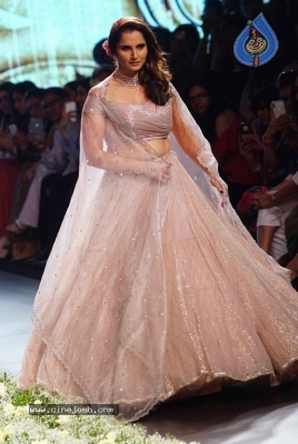 Bollywood Celebrities At Lakme Fashion Week - 14 of 14