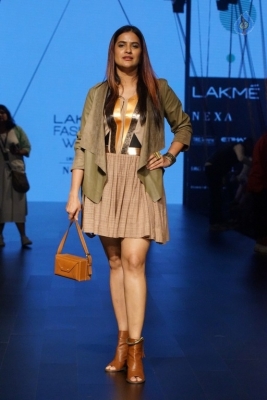 Bollywood Celebrities at LFW 2017 - 7 of 31