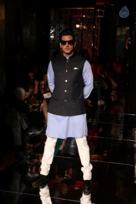 Bollywood Celebrities at LFW 2017 - 28 of 31
