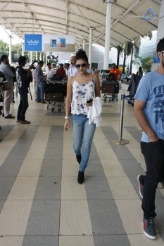 Bollywood Celebrities at Mumbai Airport - 10 of 36