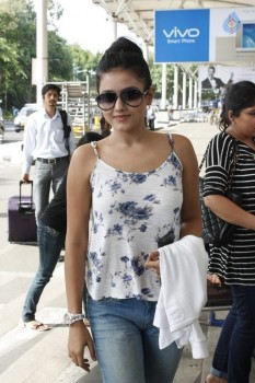 Bollywood Celebrities at Mumbai Airport - 21 of 36