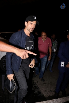 Bollywood Celebrities at Mumbai Airport - 11 of 40