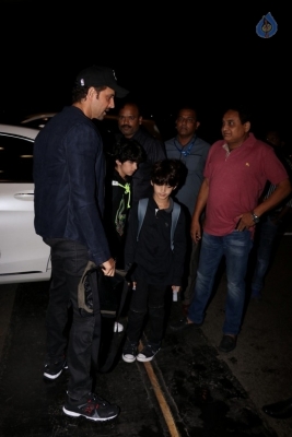 Bollywood Celebrities at Mumbai Airport - 16 of 40