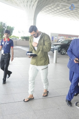 Bollywood Celebrities at Mumbai Airport - 41 of 40