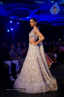 Bollywood Celebrities Ramp Walk At The Mijwan Fashion Show 2018 - 2 of 19