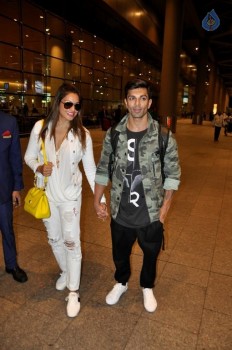 Bollywood Celebrities Spotted at Airport - 24 of 34