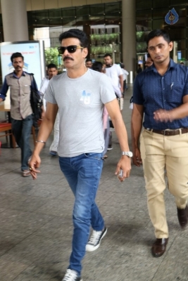 Bollywood Celebrities Spotted at Airport - 10 of 21