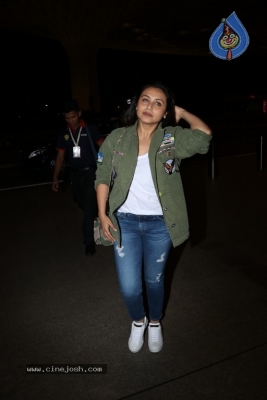 Bollywood Celebrities Spotted at Airport - 6 of 28