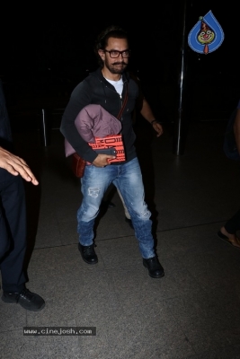 Bollywood Celebrities Spotted at Airport - 10 of 28
