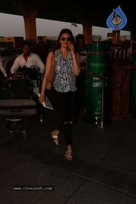 Bollywood Celebrities Spotted at Airport - 30 of 39