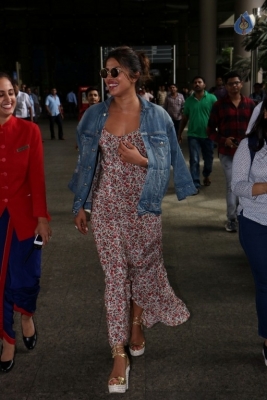Bollywood Celebrities Spotted at Airport - 61 of 63