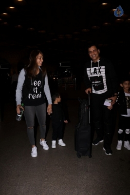 Bollywood Celebrities Spotted at Airport - 57 of 63