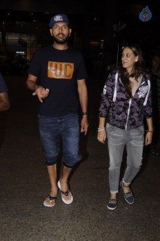 Bollywood Celebrities Spotted at Airport - 19 of 41