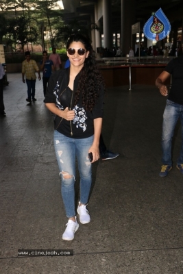 Bollywood Celebrities Spotted At Airport - 2 of 11