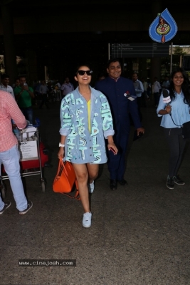 Bollywood Celebrities Spotted at Airport - 27 of 34