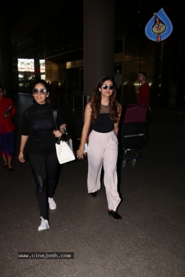 Bollywood Celebrities Spotted at Airport - 28 of 34