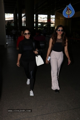 Bollywood Celebrities Spotted at Airport - 32 of 34