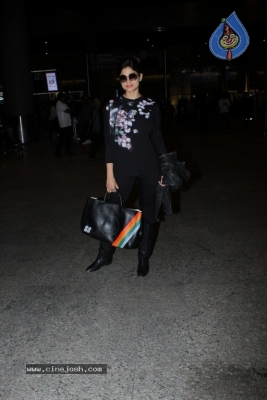 Bollywood Celebrities Spotted at Airport - 1 of 8