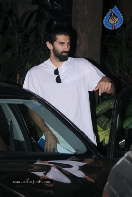 Bollywood Celebrities Spotted at Airport - 7 of 8