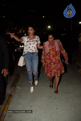Bollywood Celebs Spotted At Yauatcha BKC - 3 of 12