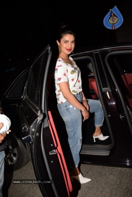 Bollywood Celebs Spotted At Yauatcha BKC - 7 of 12
