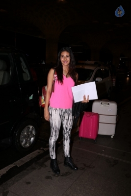 Bollywood Heroines Spotted at Airport - 25 of 26