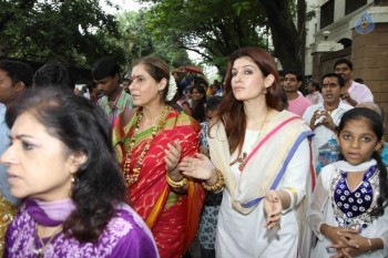 Bollywood Stars at Ganpati Visarjan Event - 28 of 31
