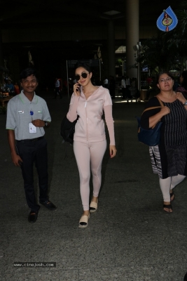 Bollywood Top Actresses Spotted at Airport - 30 of 42