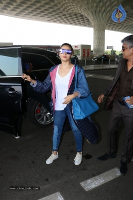 Bollywood Top Actresses Spotted at Airport - 32 of 42