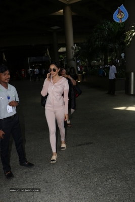 Bollywood Top Actresses Spotted at Airport - 37 of 42