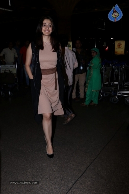Bollywood Top Actresses Spotted at Airport - 38 of 42