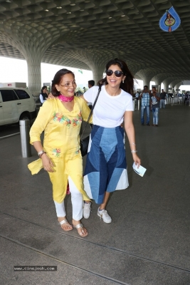 Bollywood Top Actresses Spotted at Airport - 42 of 42