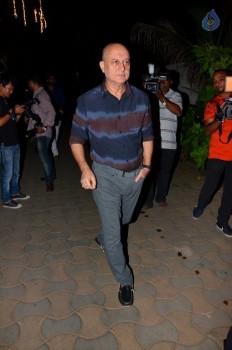 Celebrities at Akshay Kumar Hosted Diwali Party 2015  - 21 of 42