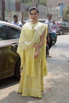 Celebrities at Bipasha Basu Mehndi Ceremony - 16 of 41