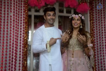 Celebrities at Bipasha Basu Mehndi Ceremony - 25 of 41