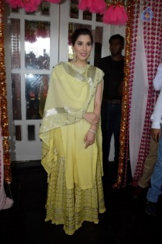Celebrities at Bipasha Basu Mehndi Ceremony - 36 of 41