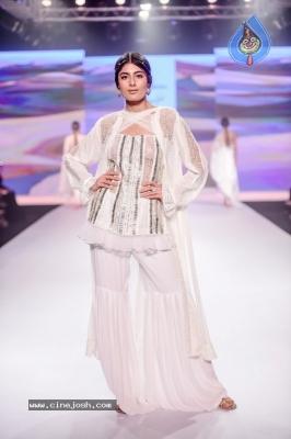 Celebrities at Bombay Times Fashion Week - 22 of 55