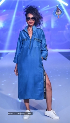Celebrities at Bombay Times Fashion Week - 40 of 55