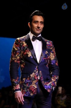Celebrities at LFW Summer 2017 - 35 of 84