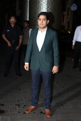 Celebrities at Zaheer Khan Engagement Party - 11 of 43