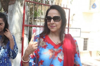 Celebrities Cast Their Vote in BMC Election 2017 - 25 of 54